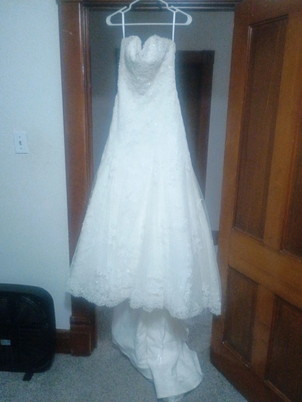 Elegant Strapless White Wedding Dress with Lace Bodice